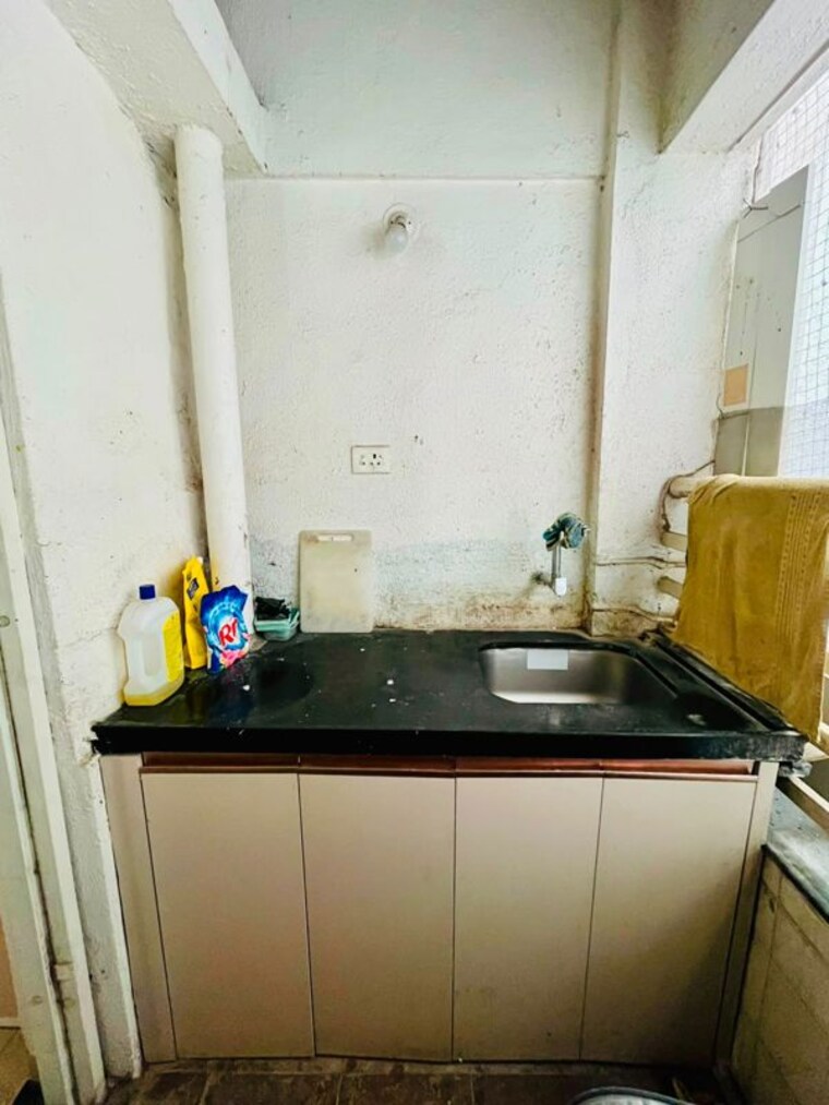 Kitchen, karan-sara 3 Bedroom 1400 Sq.Ft. Apartment In Baner Pune 10580332