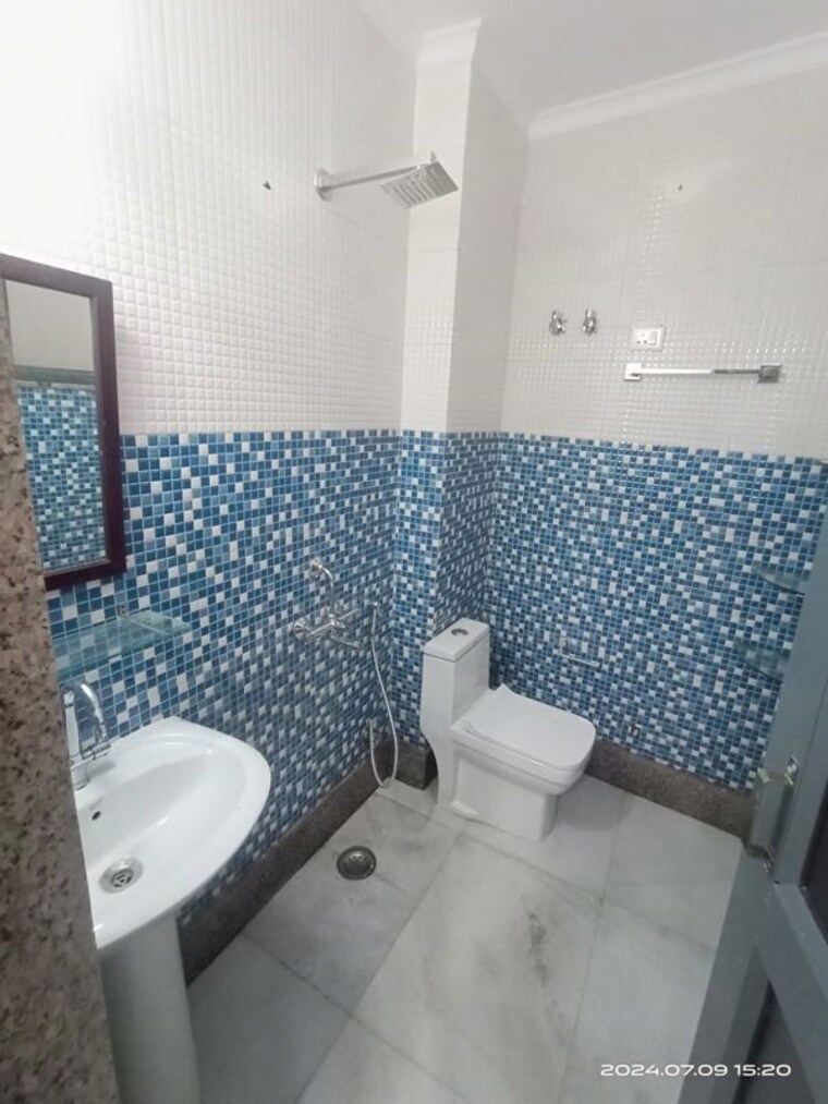 Bathroom, chattarpur 4 Bedroom 1550 Sq.Ft. Builder Floor In Chattarpur Delhi 10573883