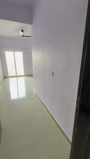 Room in 3 BHK Apartment at Central Park Flower Valley Aqua Front Towers, Sohna Sector 33 – for Rent
