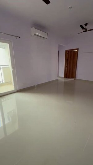 Room in 3 BHK Apartment at Central Park Flower Valley Aqua Front Towers, Sohna Sector 33 – for Rent