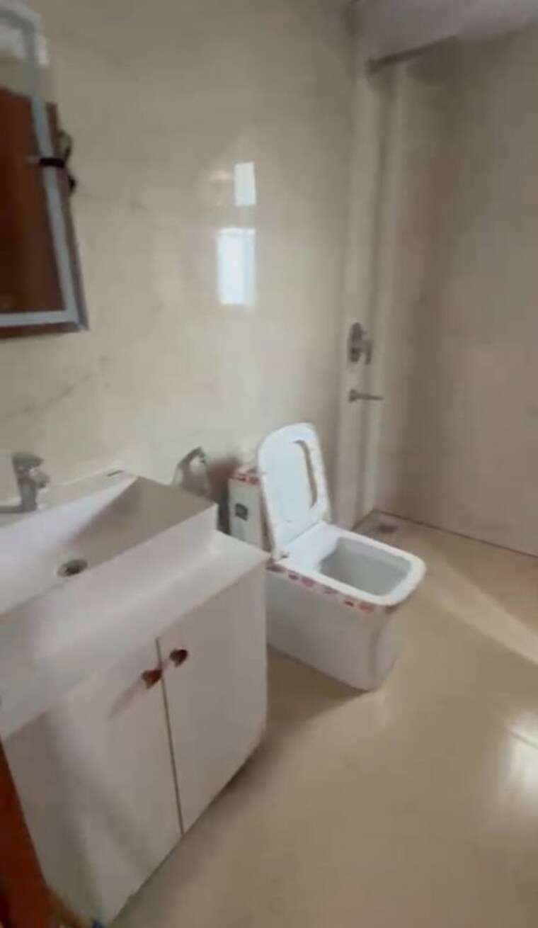 Bathroom, central-park-flower-valley-aqua-front-towers 3 Bedroom 1789 Sq.Ft. Apartment In Sohna Sector 33 Gurgaon 10580365