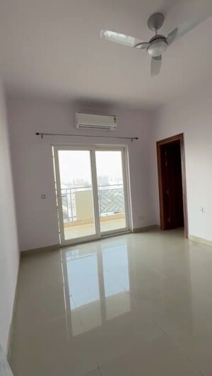 Room in 3 BHK Apartment at Central Park Flower Valley Aqua Front Towers, Sohna Sector 33 – for Rent