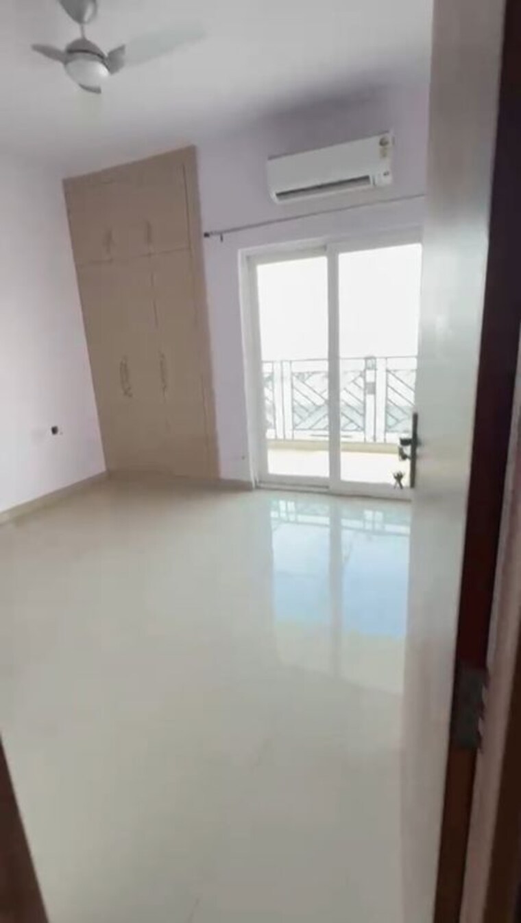 Room, central-park-flower-valley-aqua-front-towers 3 Bedroom 1789 Sq.Ft. Apartment In Sohna Sector 33 Gurgaon 10580365