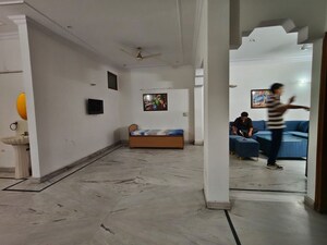 Parking in 3 BHK Builder Floor at Sector 31 – for Rent
