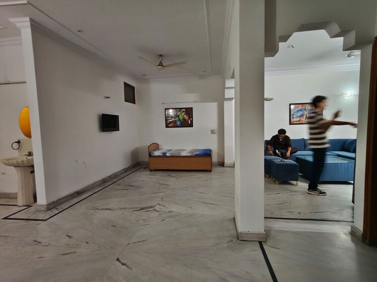  Parking, sector 31 3 Bedroom 1800 Sq.Ft. Builder Floor In Sector 31 Gurgaon 10580387