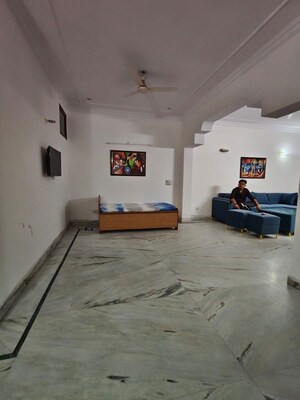 Parking in 3 BHK Builder Floor at Sector 31 – for Rent
