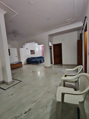 Parking in 3 BHK Builder Floor at Sector 31 – for Rent