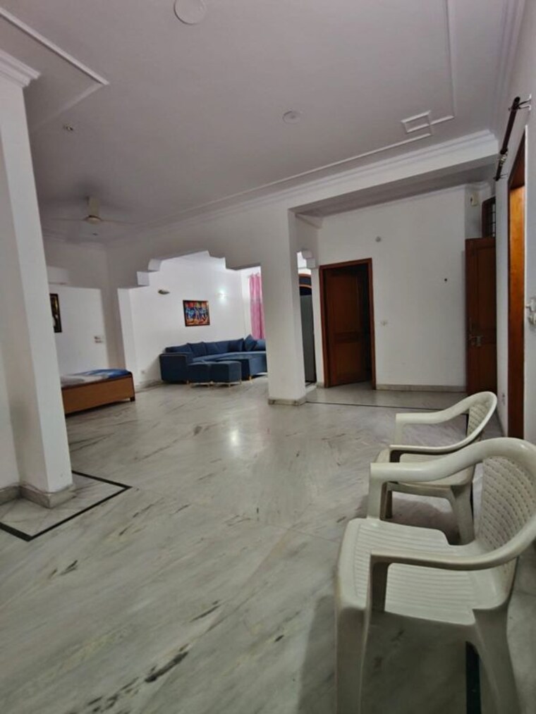  Parking, sector 31 3 Bedroom 1800 Sq.Ft. Builder Floor In Sector 31 Gurgaon 10580387