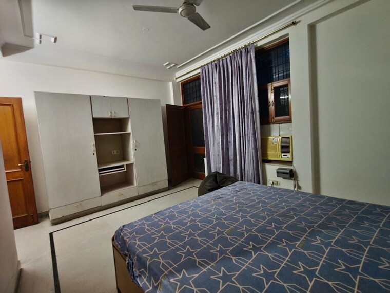 Bedroom, sector 31 3 Bedroom 1800 Sq.Ft. Builder Floor In Sector 31 Gurgaon 10580387