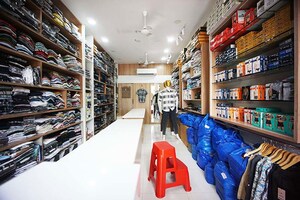  Shop – Exterior View View at Nikol - for Sale