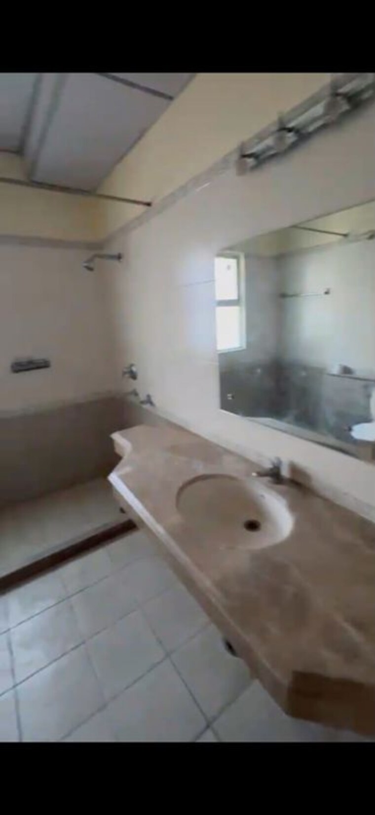 Bathroom, suncity-heights 3.5 Bedroom 2341 Sq.Ft. Apartment In Sector 54 Gurgaon 10580373
