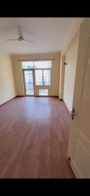 Room in 3.5 BHK Apartment at Suncity Heights, Sector 54 – for Sale