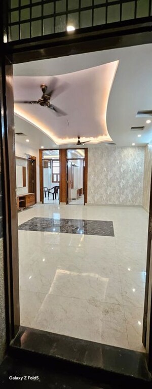 Room in 3 BHK Builder Floor at Pratap Vihar – for Sale