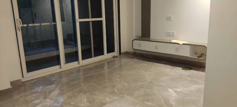 Room, lok vihar 3 Bedroom 285 Sq.Yd. Builder Floor In Lok Vihar Delhi 10580454