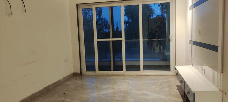 Room, lok vihar 3 Bedroom 285 Sq.Yd. Builder Floor In Lok Vihar Delhi 10580454