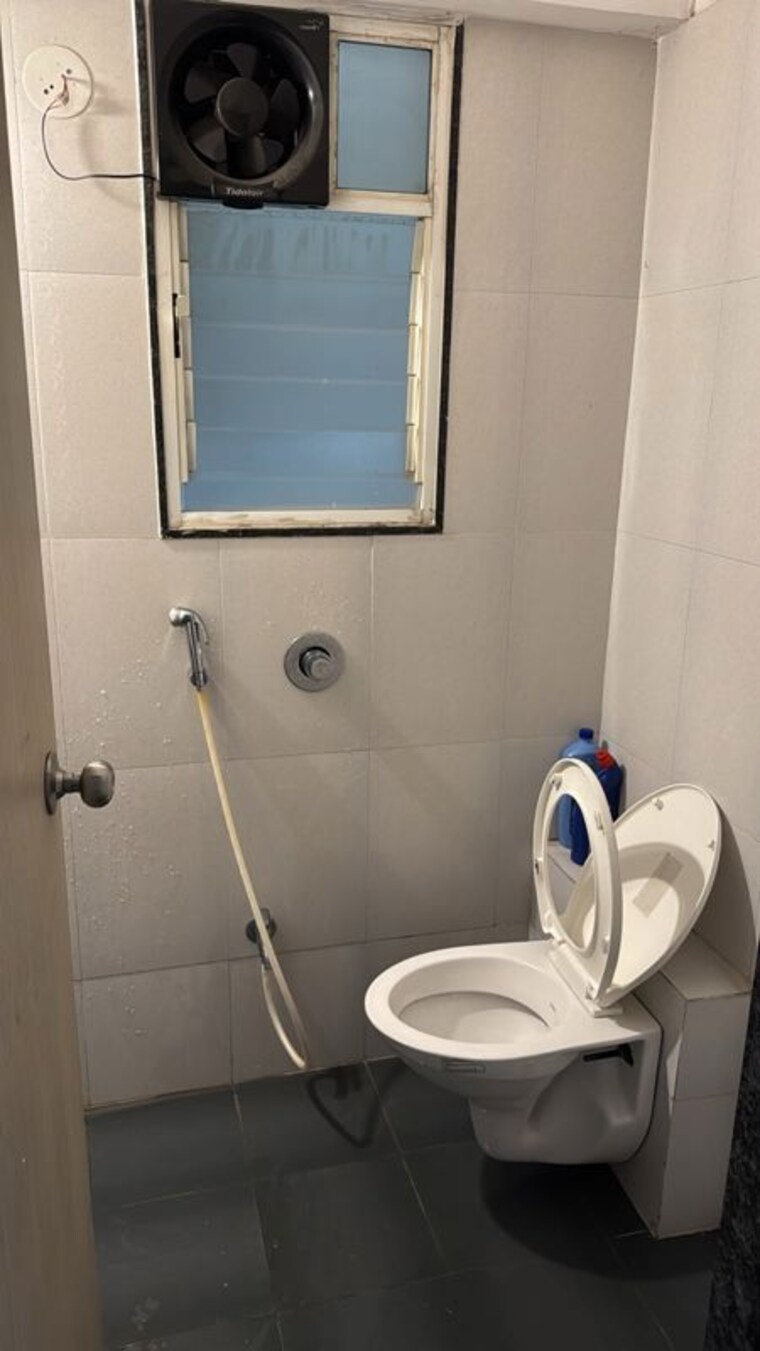 Bathroom, sinhagad road 2 Bedroom 730 Sq.Ft. Apartment In Sinhagad Road Pune 10580450