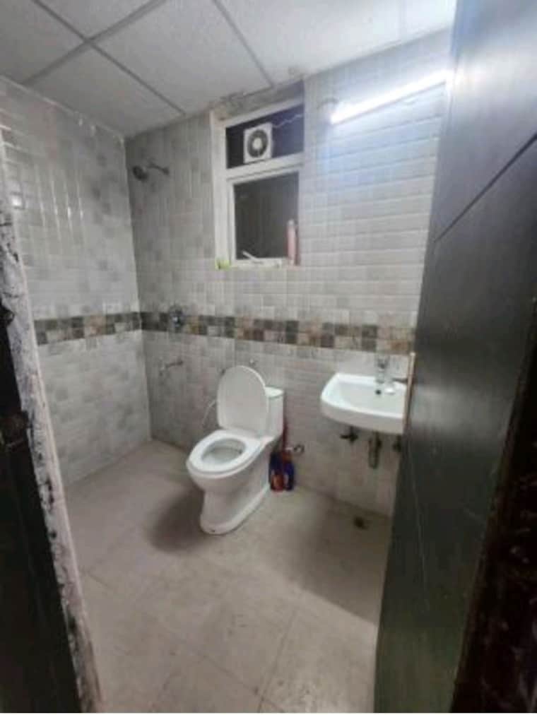 Bathroom, signature-global-park-4-and-5 3 Bedroom 1080 Sq.Ft. Builder Floor In Sohna Sector 36 Gurgaon 10580457