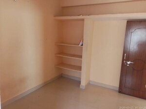 Room in 3 BHK Apartment at Malakpet – for Rent