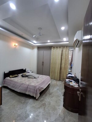 Bedroom in 3 BHK Apartment at Smart World Orchard, Sector 61 – for Rent