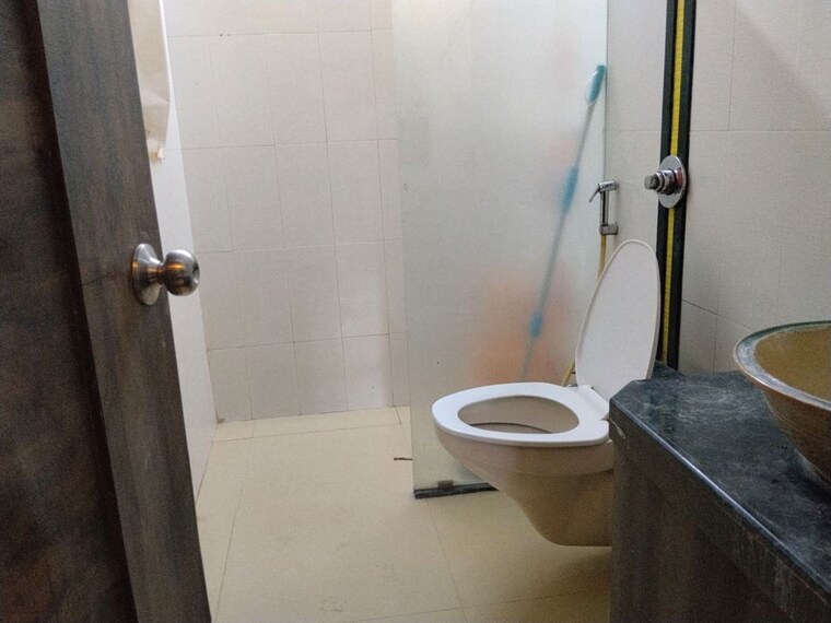 Bathroom, dosti-florentine 2 Bedroom 700 Sq.Ft. Apartment In Wadala Mumbai 10580458