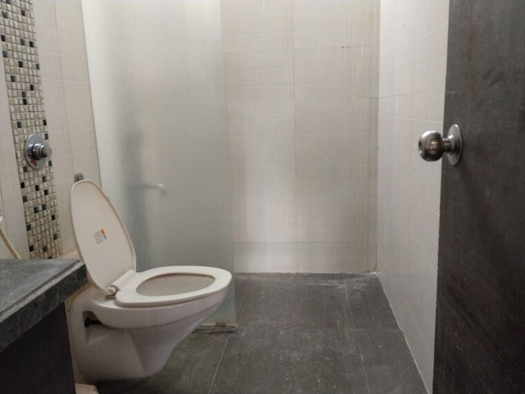 Bathroom, dosti-florentine 2 Bedroom 700 Sq.Ft. Apartment In Wadala Mumbai 10580458