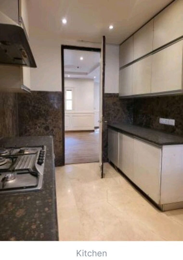 Kitchen, navjeevan vihar 4 Bedroom 600 Sq.Yd. Builder Floor In Navjeevan Vihar Delhi 10580481