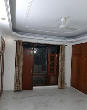 Building Lobby in 3 BHK Apartment at Vipul Greens, Sector 48 – for Rent