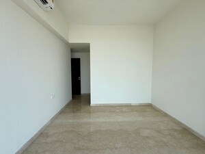 Room in 5 BHK Apartment at Piramal Aranya, Byculla – for Rent