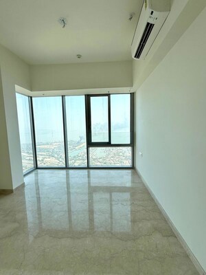 Room in 5 BHK Apartment at Piramal Aranya, Byculla – for Rent