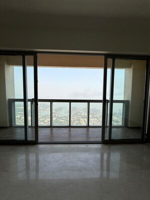 Room in 5 BHK Apartment at Piramal Aranya, Byculla – for Rent