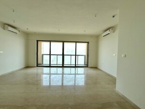 Room in 5 BHK Apartment at Piramal Aranya, Byculla – for Rent
