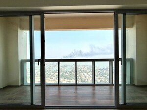Room in 5 BHK Apartment at Piramal Aranya, Byculla – for Rent