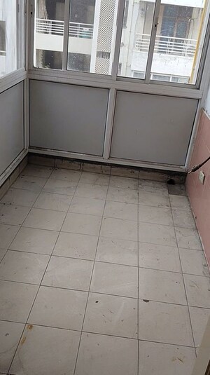 Balcony in 3.5 BHK Apartment at Satguru Apartments, Sector 52 – for Rent