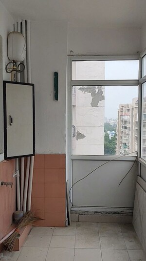 Balcony in 3.5 BHK Apartment at Satguru Apartments, Sector 52 – for Rent