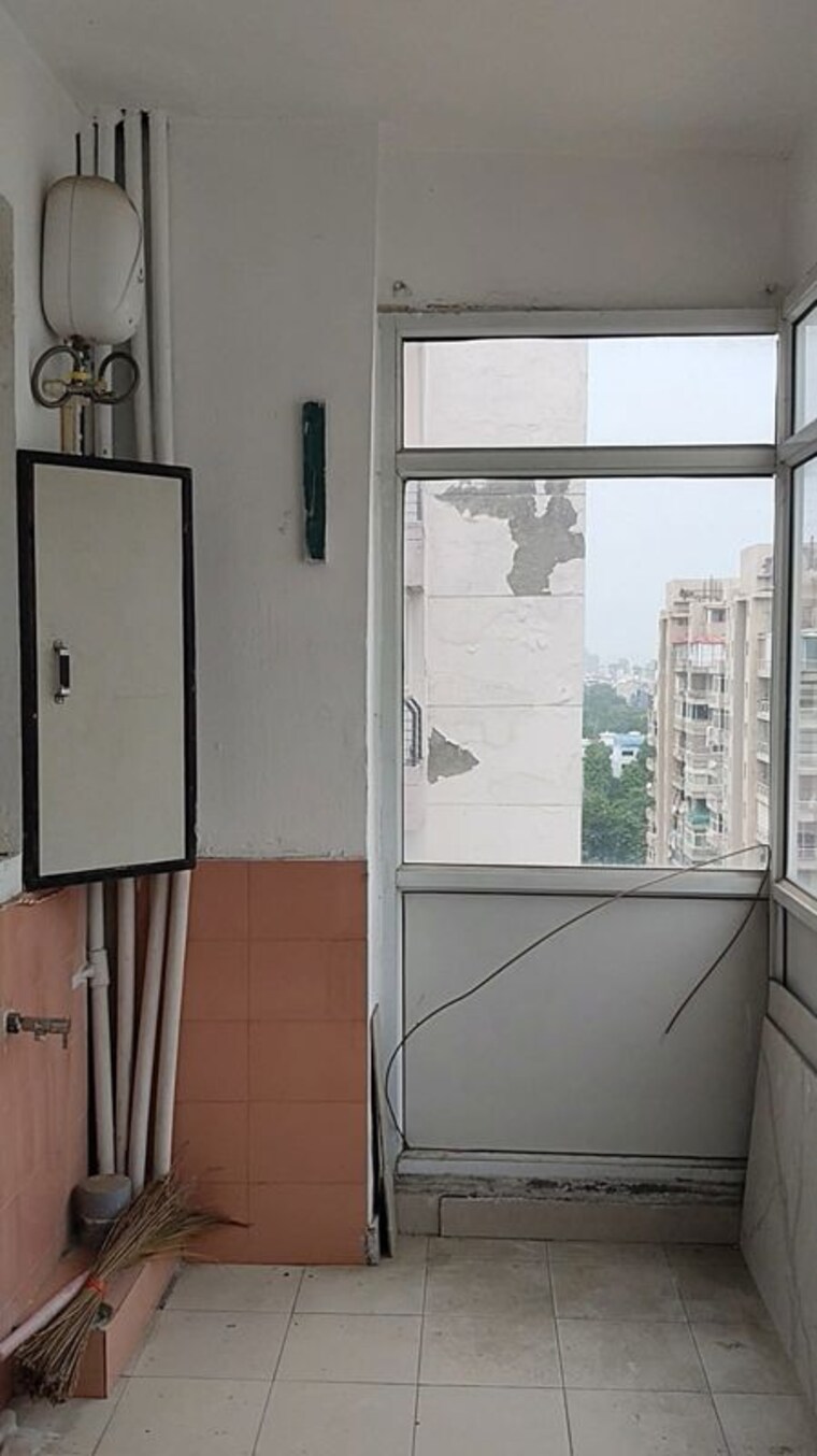 Balcony, satguru-apartments 3.5 Bedroom 2800 Sq.Ft. Apartment In Sector 52 Gurgaon 10580496