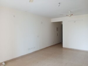 Room in 3.5 BHK Apartment at 3C Orris Greenopolis, Sector 89 – for Rent