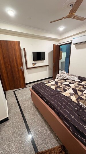 Bedroom in 2 BHK Builder Floor at Sector 40 – for Rent