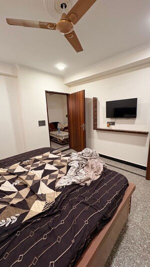 Bedroom in 2 BHK Builder Floor at Sector 40 – for Rent