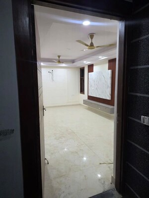 Room in 3 BHK Builder Floor at Ghitorni – for Sale