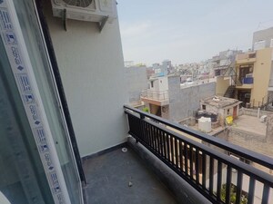Balcony in 2 BHK Builder Floor at Sector 40 – for Rent