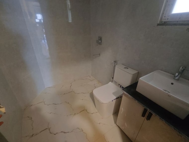 Bathroom, sector 40 2 Bedroom 850 Sq.Ft. Builder Floor In Sector 40 Gurgaon 10580477