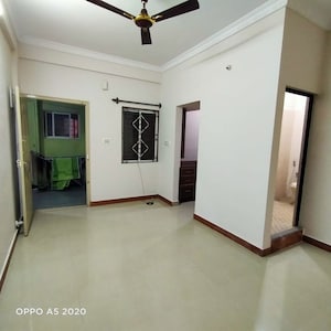 Room in 2 BHK Builder Floor at Hsr Layout Sector 3 – for Rent