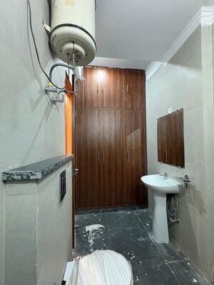 Bathroom in 2 BHK Builder Floor at Sector 40 – for Rent