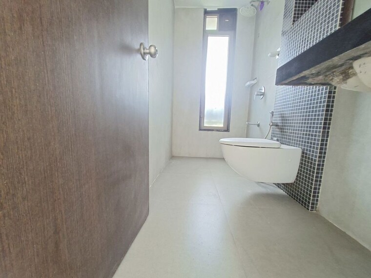 Bathroom, lodha-luxuria 2 Bedroom 767 Sq.Ft. Apartment In Majiwada Thane 10580555