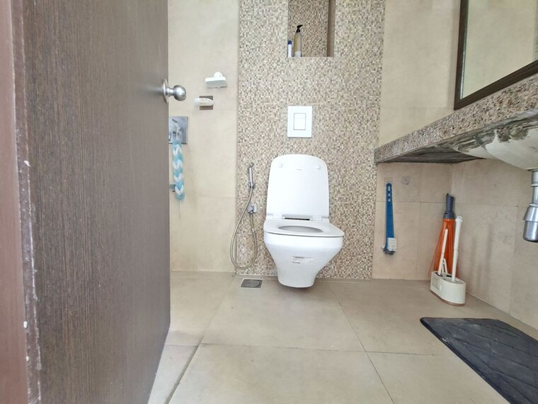 Bathroom, lodha-luxuria 2 Bedroom 767 Sq.Ft. Apartment In Majiwada Thane 10580555