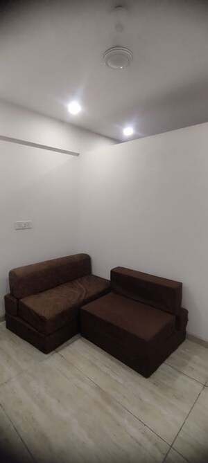 Furnished Amenities in Studio Apartment at DLF Capital Greens Phase I And II, Moti Nagar – for Rent