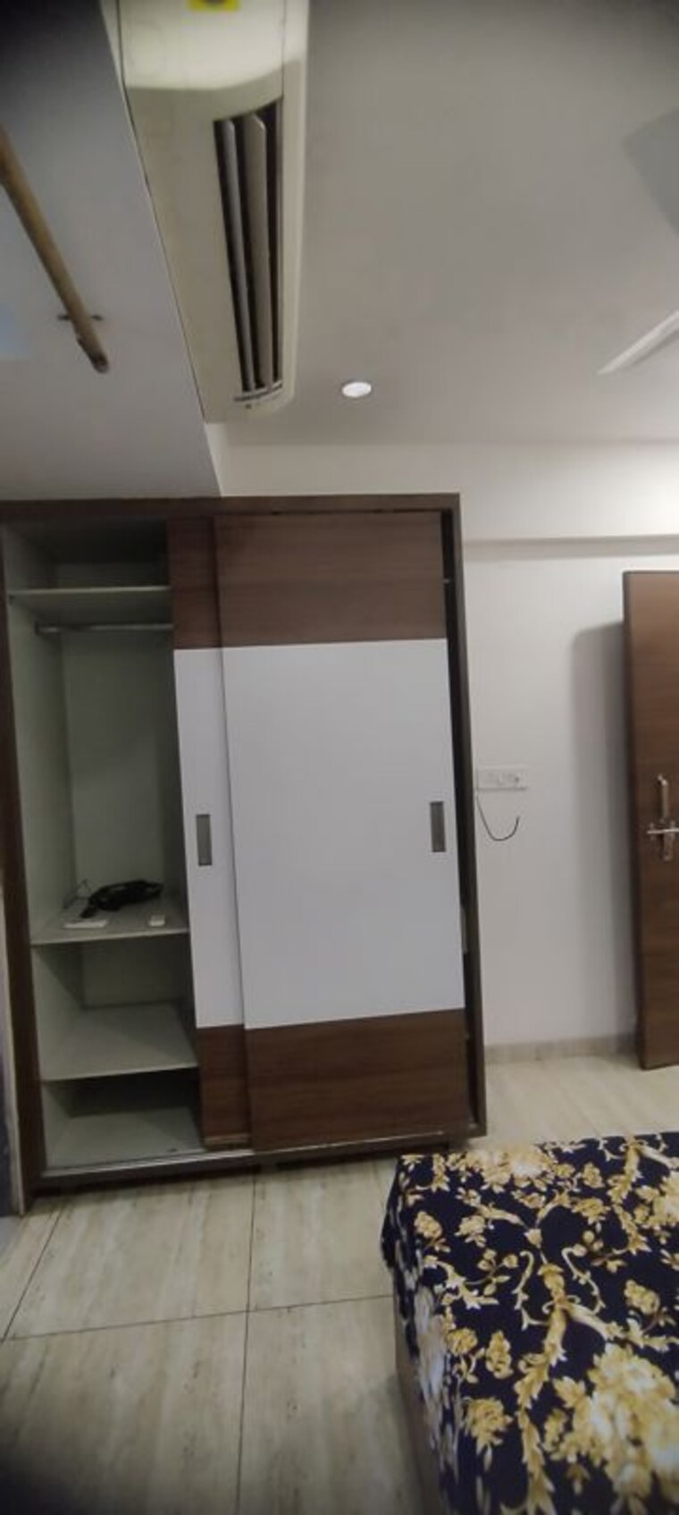 Room, dlf-capital-greens-phase-i-and-ii Studio 360 Sq.Ft. Apartment In Moti Nagar Delhi 10580561