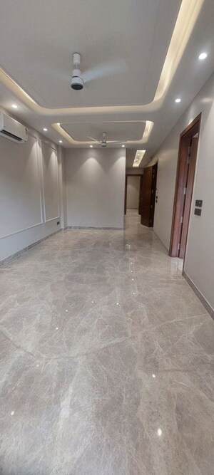 Room in 4 BHK Builder Floor at Vasant Kunj – for Sale
