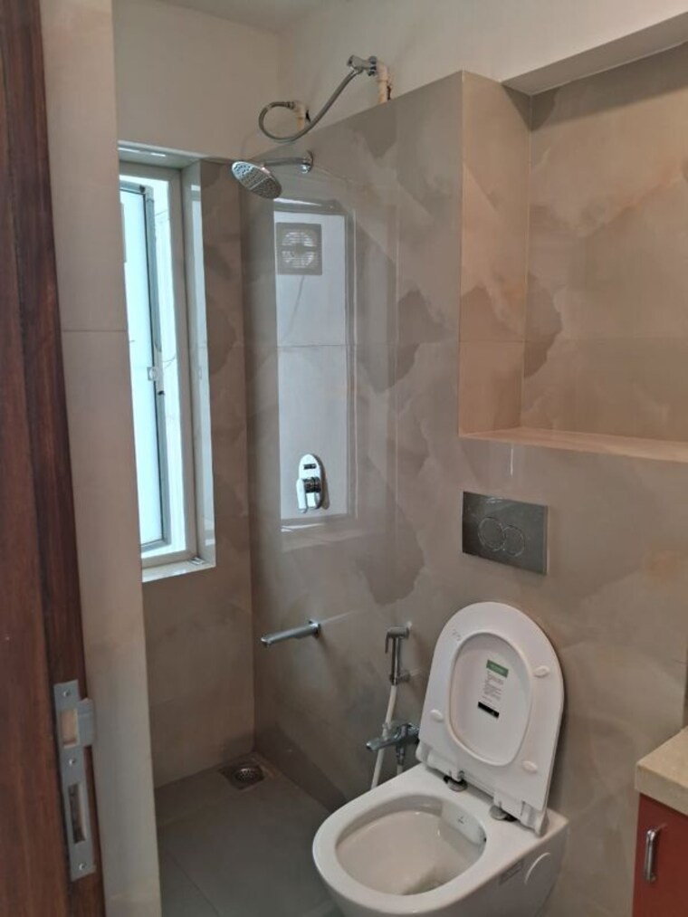 Bathroom, navratna-chs-santacruz-east 2 Bedroom 1000 Sq.Ft. Apartment In Santacruz East Mumbai 10580551