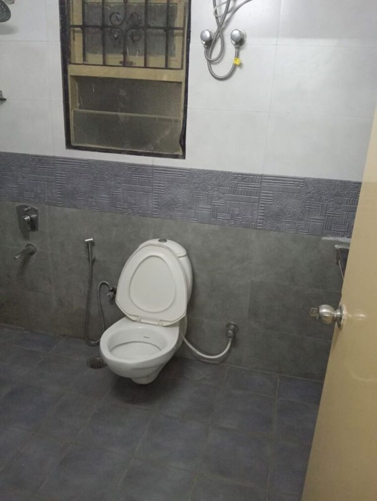 Bathroom, hill-view-banjara-hills 3 Bedroom 1900 Sq.Ft. Apartment In Banjara Hills Hyderabad 10580575